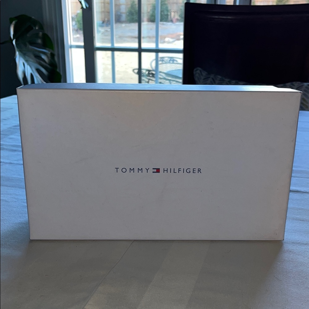 Tommy Hilfiger Empty White Shoe box 
Gift Box